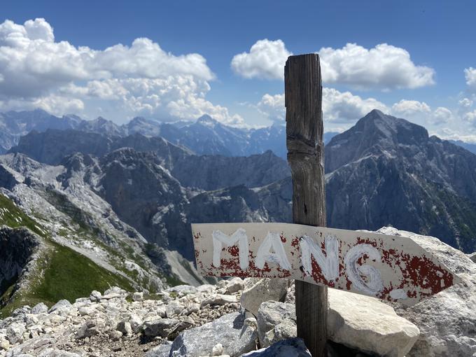 V ozadju se bohoti Triglav in preostali velikani Julijskih Alp. | Foto: Jaka Lopatič