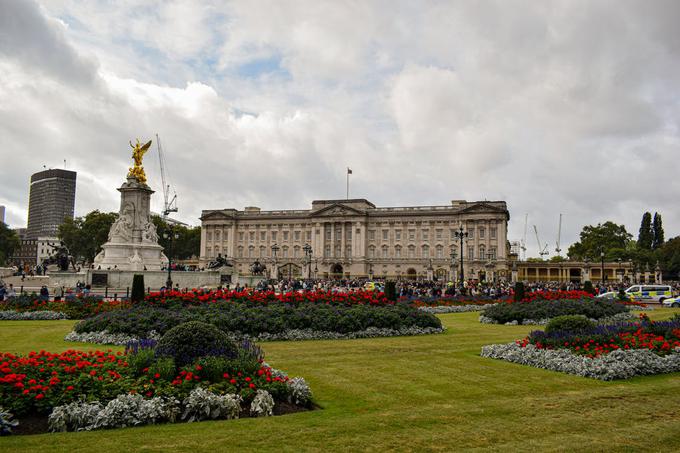 Buckinghamska palača je že od leta 1837 uradno domovanje britanske kraljeve družine. | Foto: Pexels