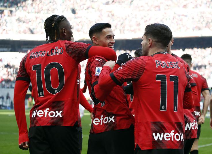 Milan si je v zadnjem krogu z zmago nad Newcastlom priboril mesto v dodatnih kvalifikacijah za nadaljevanje sezone v ligi Europa. Tam ga čaka obračun s francoskim Rennesom. | Foto: Reuters