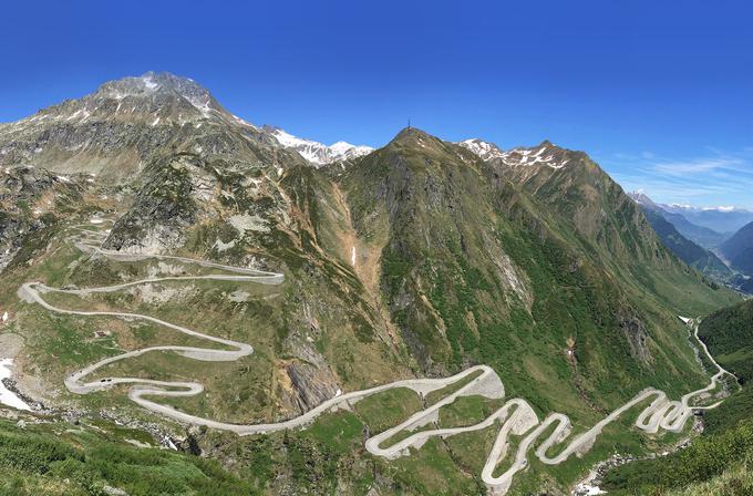 Cesta proti prelazu z italijanske smeri. | Foto: Thomas Hilmes/Wikimedia Commons
