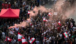Protesti se deseti dan zapored nadaljujejo tudi v Libanonu