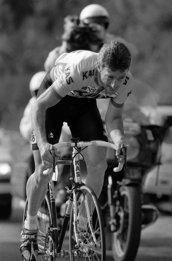 Legendarni Sean Kelly je z nesebičnim dirkanjem prijatelju pomagal, da se je vpisal v zgodovino. | Foto: Guliverimage