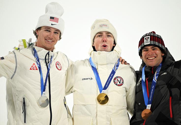 Na zmagovalnem odru sta bila poleg Norvežana še Američan in Avstrijec. | Foto: Reuters