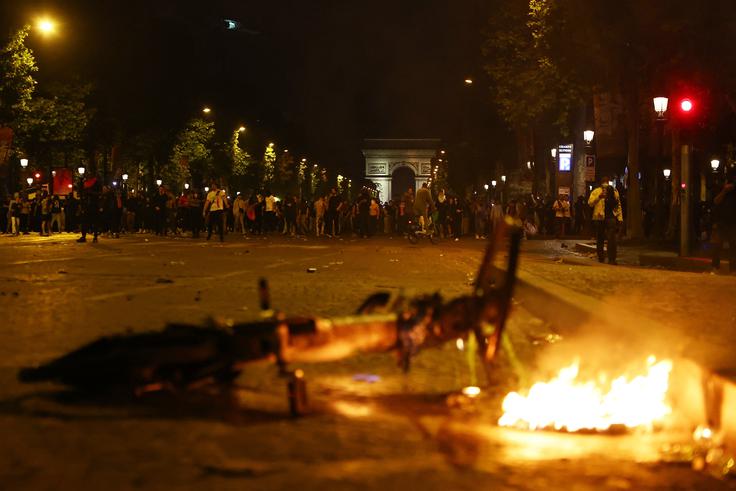 Pariz Francija navijači izgredi | Foto: Reuters
