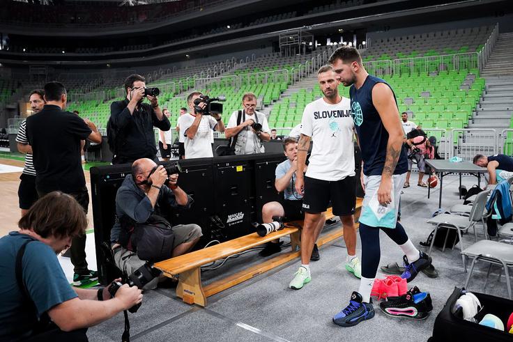 "Vsakokrat, ko je prišel s treninga in je imel pri določenih primerjave z Luko Dončićem, mi je govoril: 'Pa nisem tako slab.'" | Foto: Filip Barbalić/www.alesfevzer.com