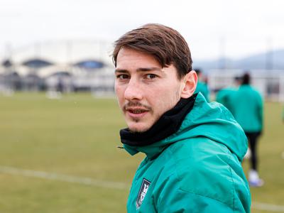 Makedonci v središču Ljubljane obesili dres nogometaša Olimpije