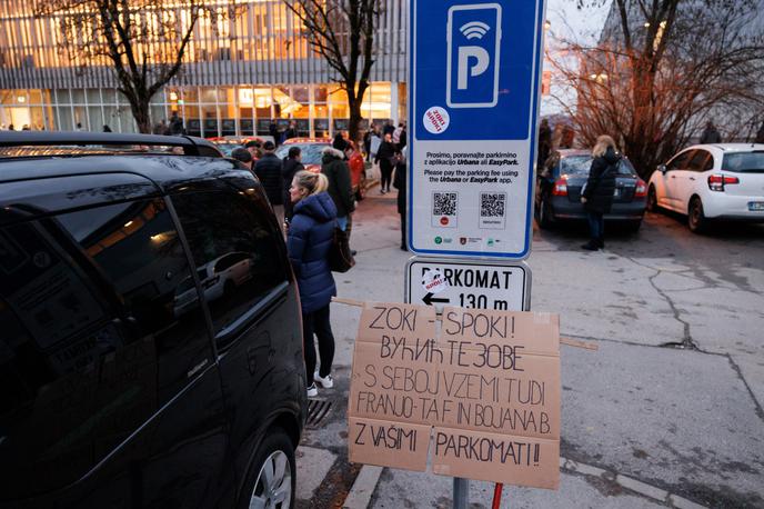 Štepanjsko naselje | V Ljubljani po besedah koordinatorja Iniciative za Štepanjsko naselje obstaja jasen vzorec delovanja: na eni strani se ustvarja pomanjkanje parkirnih mest, to pa se na drugi strani uporablja kot razlog za uvajanje plačljivega parkiranja. | Foto STA