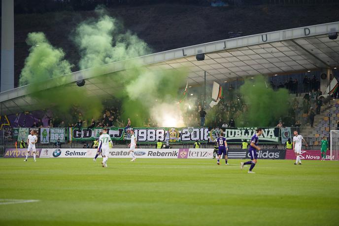 NK Olimpija NK Maribor | V Ljudskem vrtu v soboto ni manjkalo pirotehničnih sredstev. | Foto Mario Horvat/Sportida