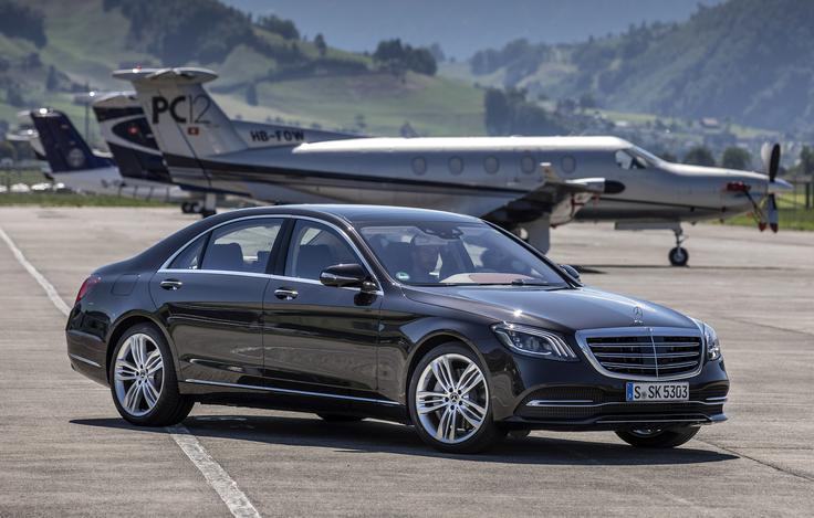 Razred S ima danes veliko več tekmecev kot nekoč. Ob limuzinah petični kupci radi posegajo tudi po luksuznih SUV in v zadnjem obdobju tudi po luksuznih enoprostorcih. | Foto: Mercedes-Benz