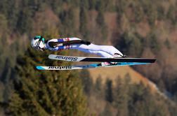 V živo: Nika Prevc v finalu brani lepo prednost