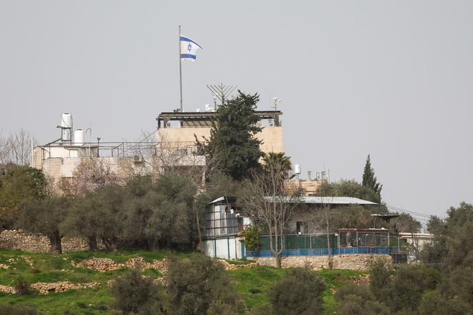 Zahodni breg | "Evropska unija obsoja nedavne odločitve izraelskega varnostnega kabineta, da razširi nadzor na Zahodnem bregu. Ta poteza je še en korak v napačno smer," je v Bruslju dejal tiskovni predstavnik Evropske komisije Anouar El Anouni. | Foto Reuters