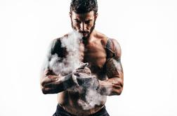 Večji, hitrejši, močnejši: pet preverjenih koristi testosterona za top formo