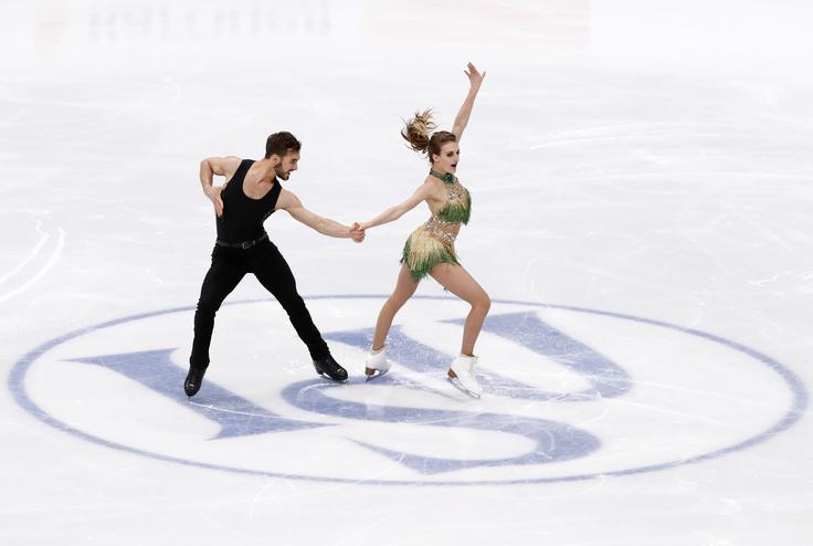 Po kratkem programu plesnih parov sta v vodstvu Francoza Gabriella Papadakis in Guillaume Cizeron. | Foto: Reuters