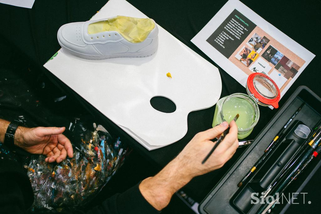 Deichmann, Azram, Beyond the sole