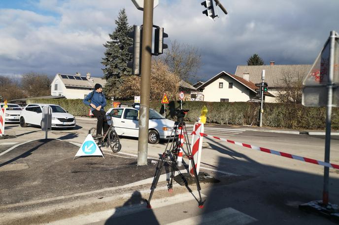 Eksplozija Britof | Eksplozija je bila tako močna, da je poškodovala tudi vetrobransko steklo in armaturno ploščo. Fotografija je simbolična. | Foto Denis Malačič