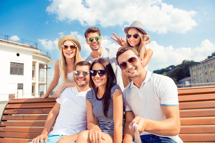 Na skupinski fotografiji ne bodite preblizu objektiva. | Foto: Thinkstock