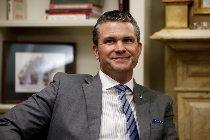 Pete Hegseth | Hegsethova kandidatura je bila sporna od vsega začetka zaradi obtožb o spolnih napadih, zlorabi alkohola in slabem finančnem upravljanju dobrodelnih organizacij za veterane, kar je vse zanikal. | Foto Reuters