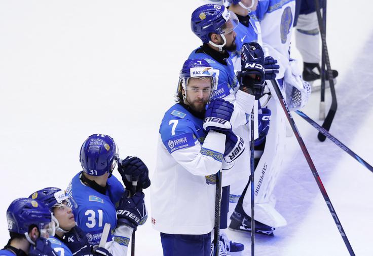 Po Francozih elito zapuščajo tudi Kazahstanci. | Foto: Reuters