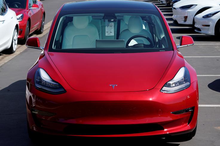 Ključen za eksponentno rast proizvodnje je bil Teslin model 3. | Foto: Reuters