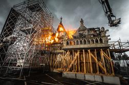 Neverjetna resnična zgodba, ki se je še danes spominjamo vsi, zdaj tudi na filmskih platnih: Notre-Dame v plamenih
