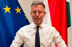 "Ne pokloni vsak revolverja. Od pakistanskega premierja sem prejel ..."