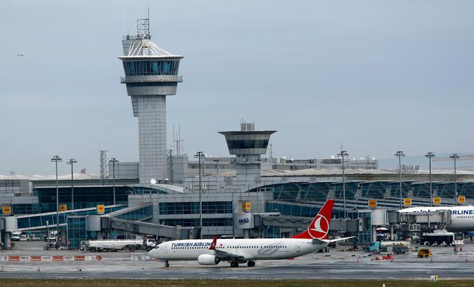 Letališče Atatürk velja za tretje najbolj prometno letališče v Evropi z več kot 61 milijoni potnikov. Pred njim sta le londonski Heathrow in pariški Charles de Gaulle. | Foto: Reuters