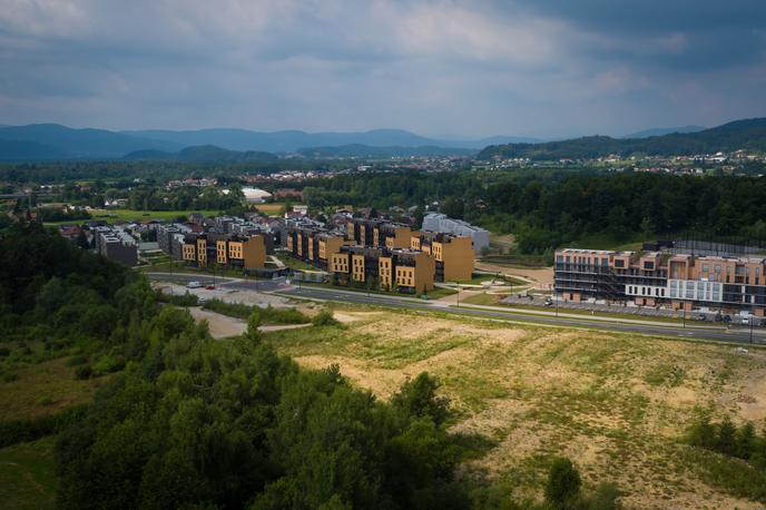 Zemljišče za novo sosesko Novo Brdo v Ljubljani | Skupno bo v naselju Zeleni gaj in Novo Brdo več kot tisoč stanovanj. | Foto STA