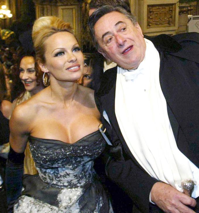 Pisalo se je leto 2003, ko se je na dunajskem parketu z Lugnerjem vrtela Pamela Anderson. Z njo je bil tedaj pri naših sosedih tudi njen tedanji spremljevalec Kid Rock. | Foto: Reuters