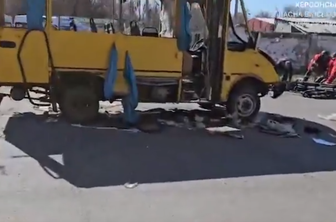 Grozljiv napad na ukrajinske civiliste, zadet avtobus: poročajo o mrtvih