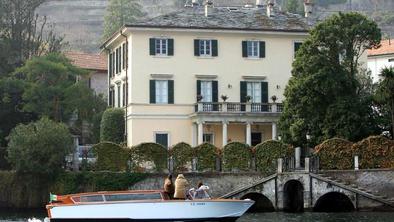 Kazen za sprehajanje preblizu Clooneyjeve hiše: 500 evrov