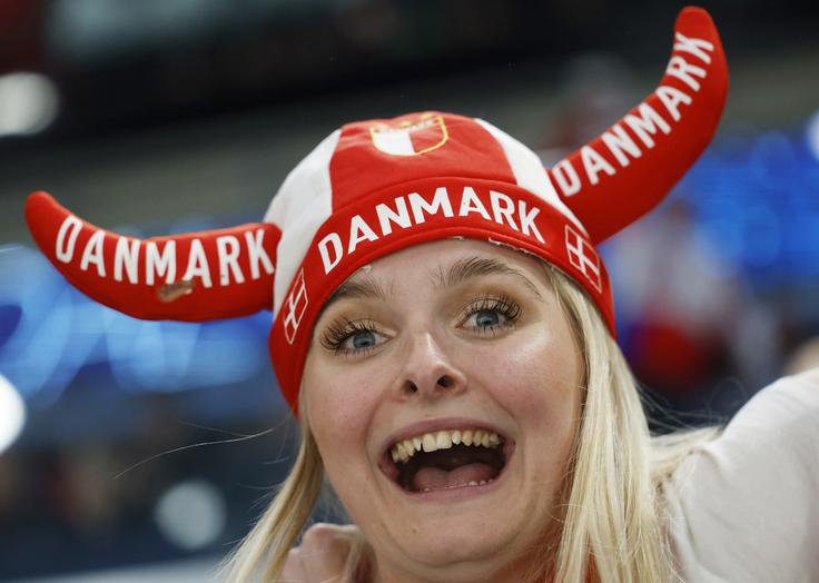 Danski navijači so imeli v drugi tretjini razlog za veselje. | Foto: Reuters