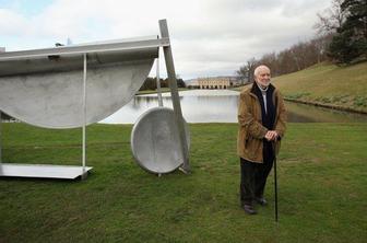 Umrl je britanski kipar Anthony Caro