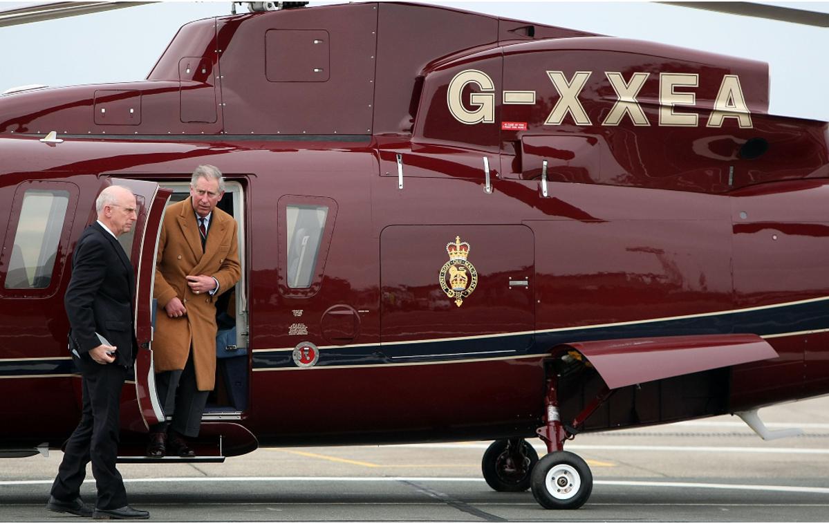 princ Charles | Namesto z avtomobilom s kraljevim helikopterjem. | Foto Cover Images