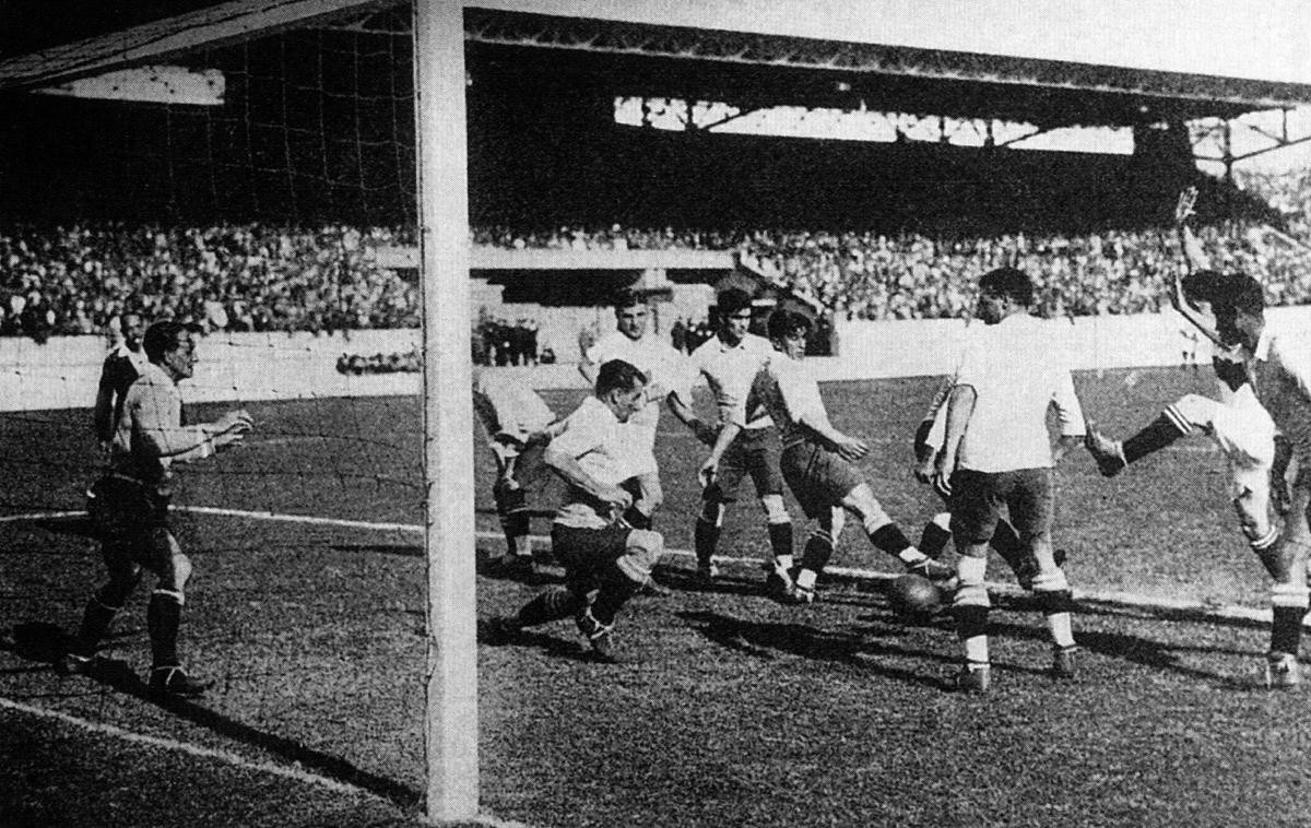 Urugvaj 1930 | Na prvem nogometnem svetovnem prvenstvu je igralo le 13 ekip. | Foto Guliverimage