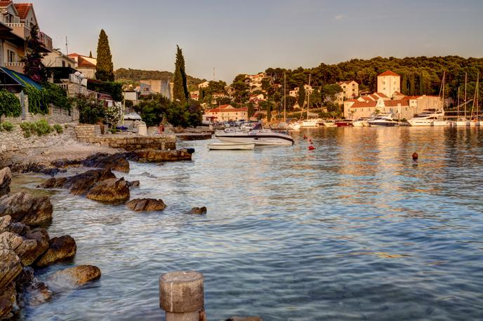 otok Šolta | Stvari na hrvaškem otoku Šolta so ponekod dvakrat dražje kot na celini. | Foto Wikimedia Commons