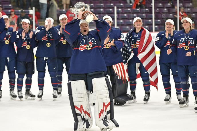 ZDA : Kanada, svetovno prvenstvo | Američanke so v zadnjih minutah s tremi hitrimi goli obrnile tekmo sebi v prid in po letu 2019 znova dvignile pokal za naslov svetovnih prvakinj. | Foto Guliverimage