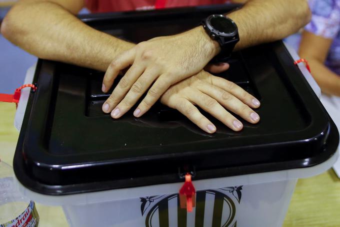 Okrog 750 tisoč glasovnic je zasegla španska policija. | Foto: Reuters