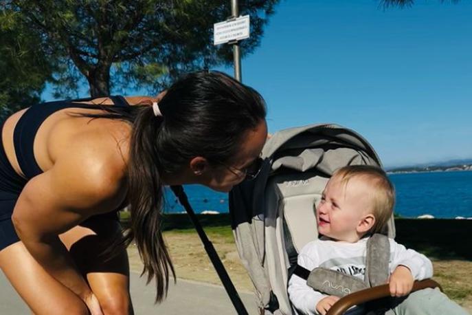 Anja Osterman | Anja Osterman dopoldne trenira, popoldne pa svoj čas posveti sinu Ariju. | Foto Osebni arhiv