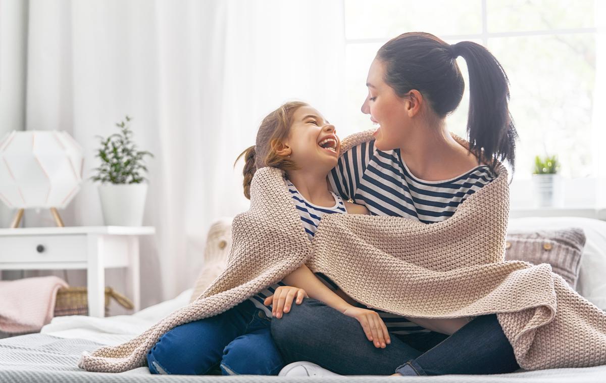 mama, hčerka, otrok, starševstvo | Foto Shutterstock
