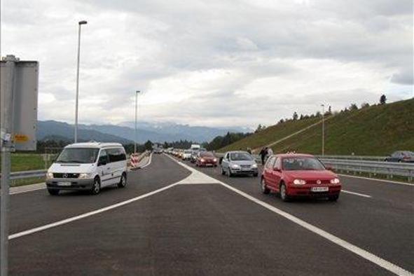 Dela na gorenjski avtocesti se zaustavljajo, spor se nadaljuje