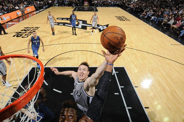 V NBA čas za veselje nekdanjih Olimpijinih igralcev, Washington s sireno