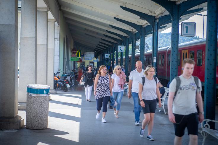 V poletnem času je največje povpraševanja po enkratnih vozovnicah IJPP. | Foto: Gaja Hanuna