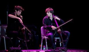 2Cellos snemata za Glee