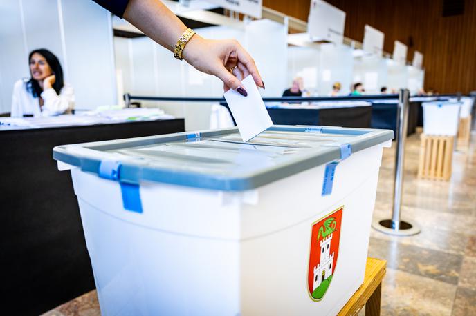 Predčasno glasovanje za referendum v Ljubljani | Foto Gaja Hanuna