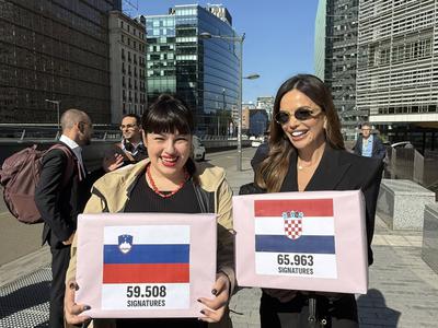 Inštitut 8. marec predal podpise za dostopen splav v Evropi, v Bruslju tudi Severina