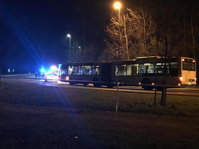 Incident se je končal nekaj po 9. uri zvečer blizu avtocestnega priključka Ljubljana - Center. | Foto: Marko Mandušič/Delo
