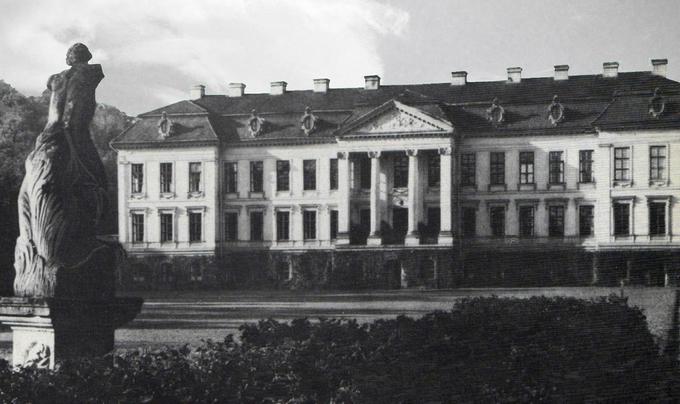 Grad oziroma dvorec Friedrichstein v Vzhodni Prusiji, ki so ga leta 1945 uničili sovjetski vojaki. | Foto: Thomas Hilmes/Wikimedia Commons