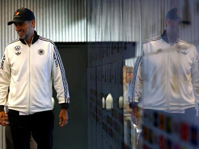 Jürgen Klopp izbral kar 44 igralcev, ki jih čaka dres iz leta 1990