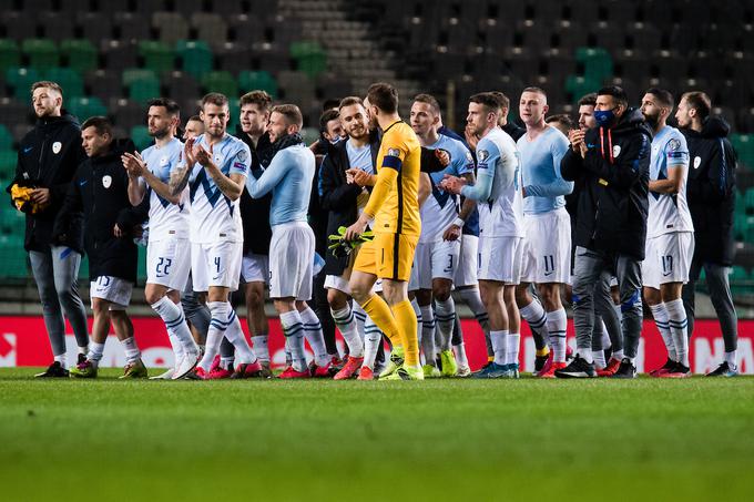 Veselje slovenskih nogometašev po zgodovinski zmagi nad sosedi. | Foto: Grega Valančič/Sportida