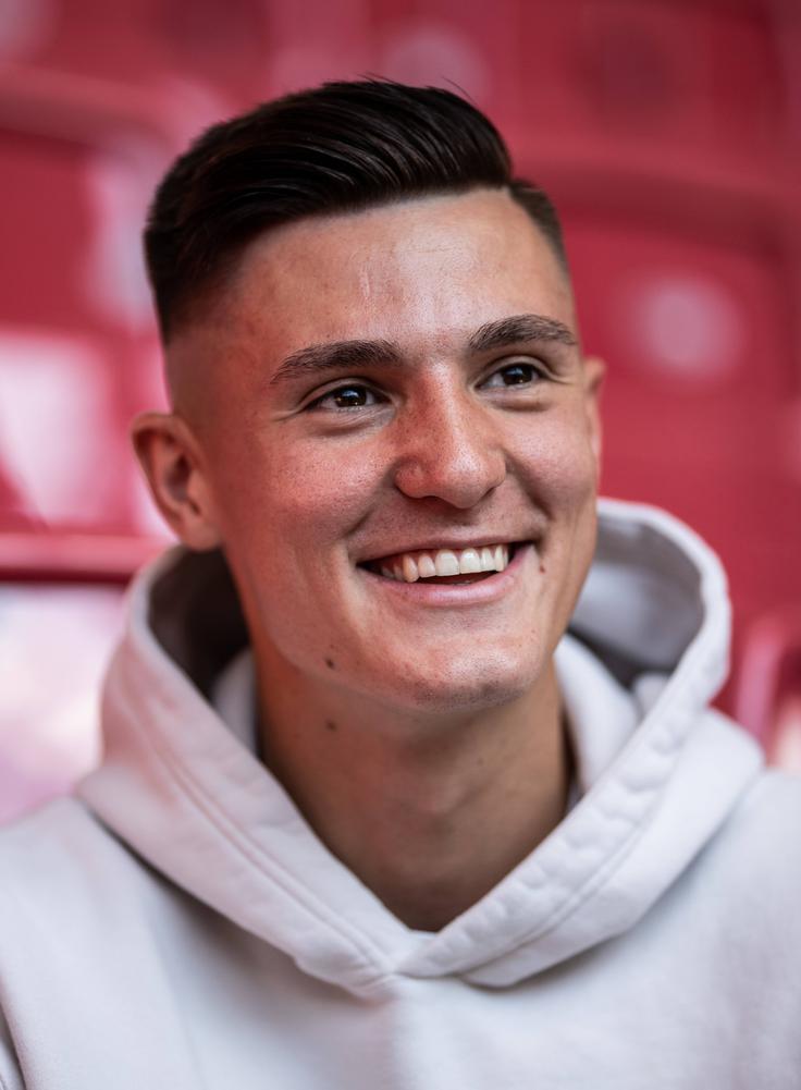 Nogometna evforija se je v Sloveniji prebudila in zganila. Pognal jo je fenomen Benjamina Šeška, enega najbolj opevanih najstnikov, kar jih ponuja nogometna Evropa, dober trenutek pa velja po novembrskih prijateljskih tekmah z Romunijo in Črno goro pretopiti v uspešen kvalifikacijski ciklus za Euro 2024.  | Foto: Guliverimage/Vladimir Fedorenko